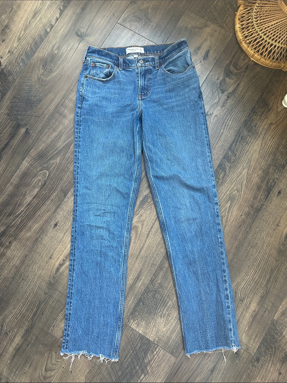 Abercrombie The 90’s Straight Mid Rise Curve Love Jeans
